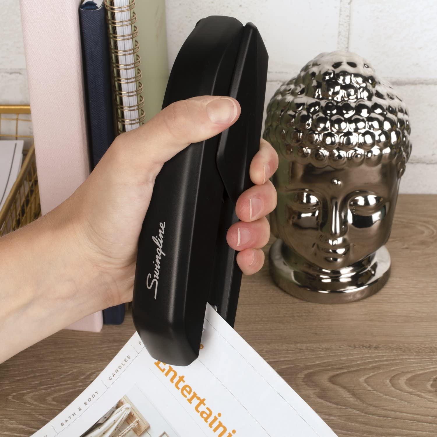 Foto 3 | Engrapadora Swingline Standard Con Capacidad Para 20 Hojas  Ecológica  Paquete De 2  Color Negro - Venta Internacional.