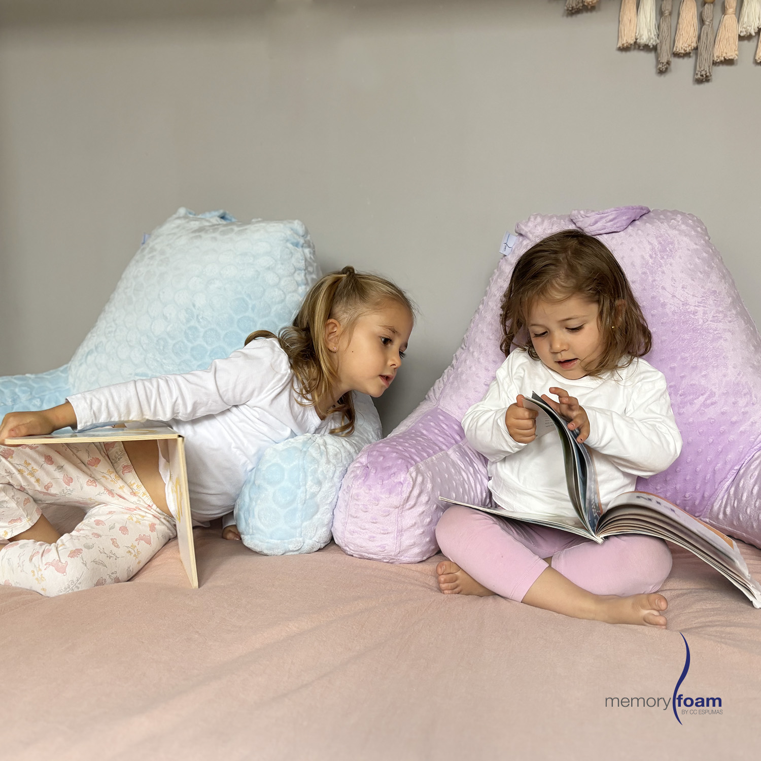 Foto 8 pulgar | Almohada De Lectura Morada Para Niños