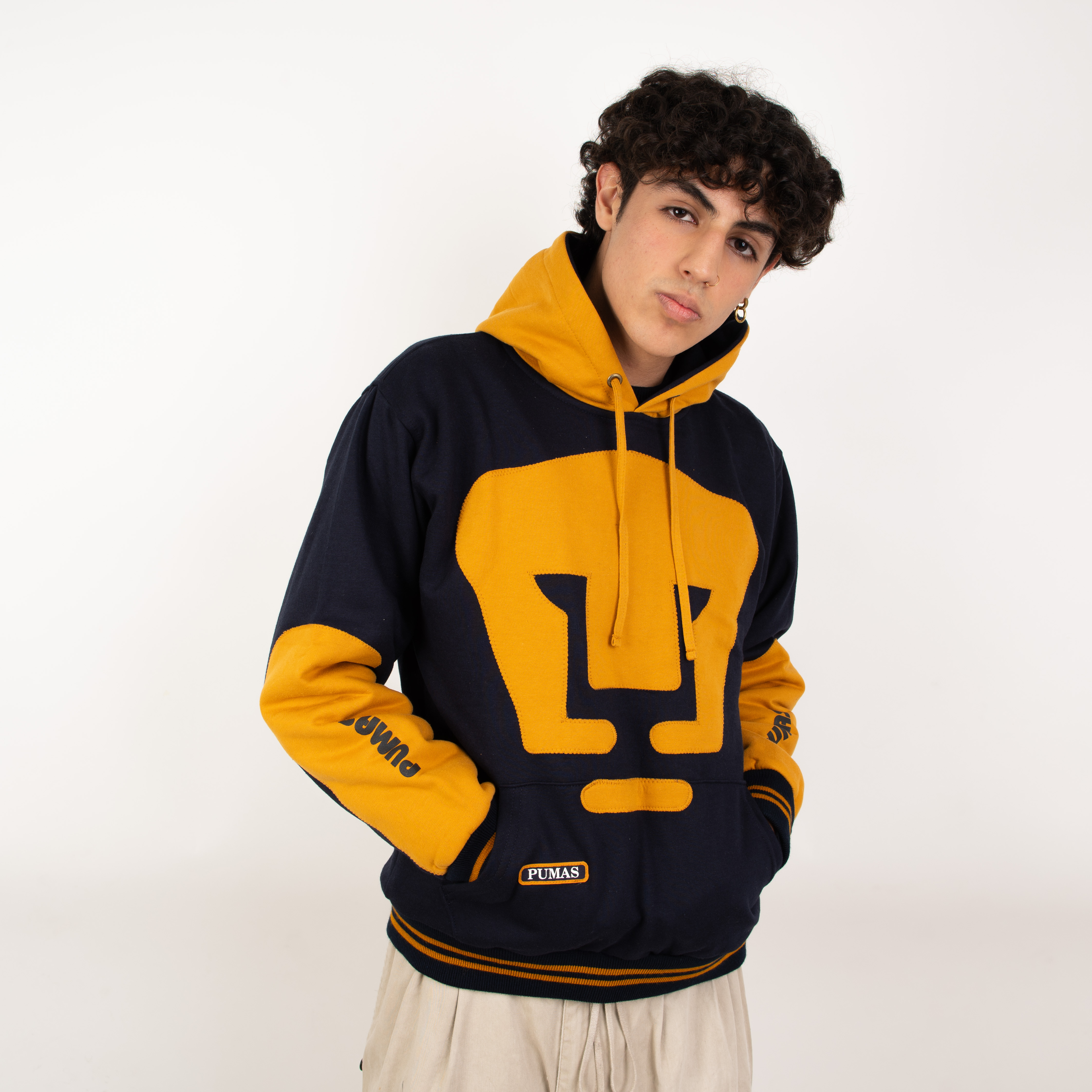 Foto 5 | Sudadera Retro Pumas Oficial – Diseño Azul Y Dorado