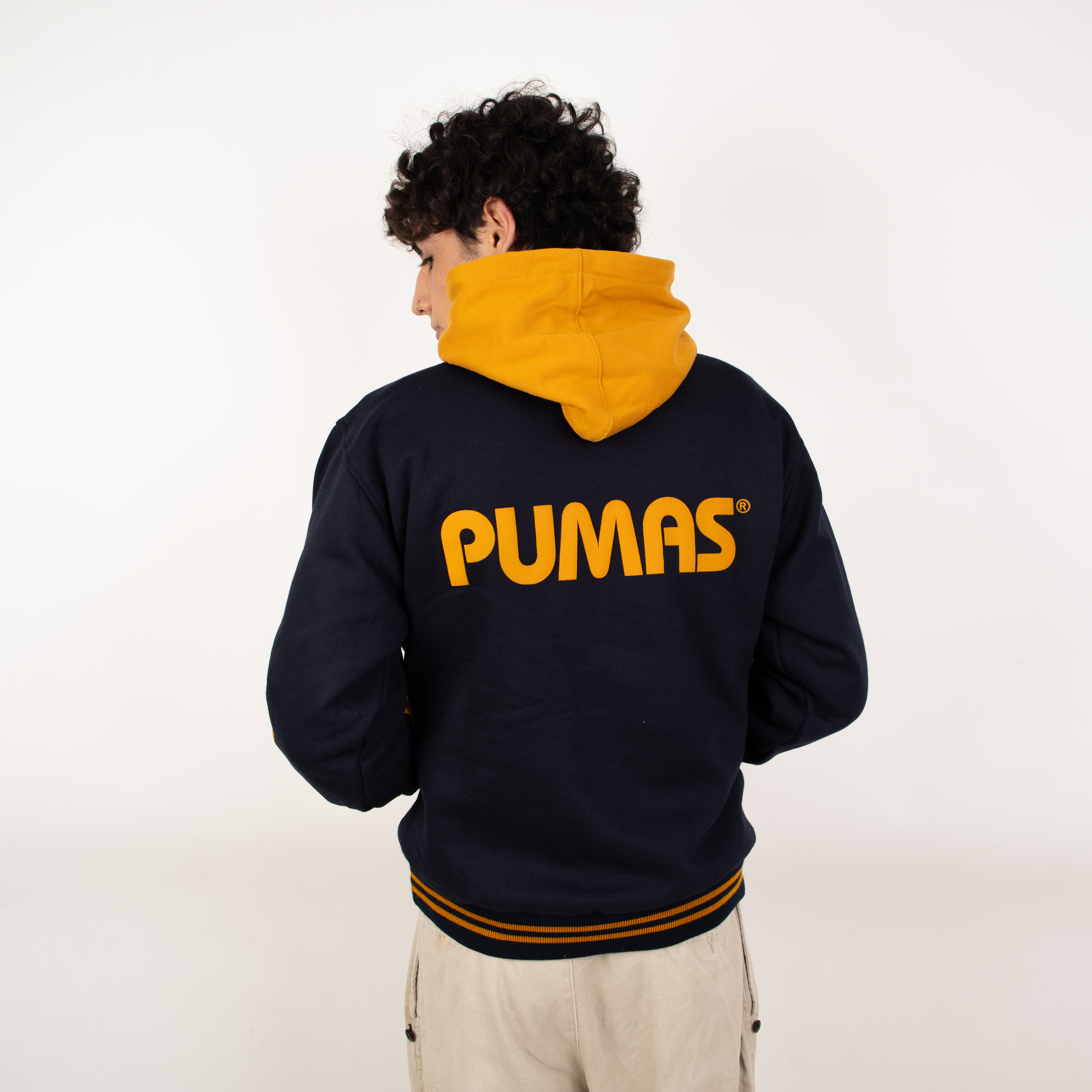 Foto 6 | Sudadera Retro Pumas Oficial – Diseño Azul Y Dorado