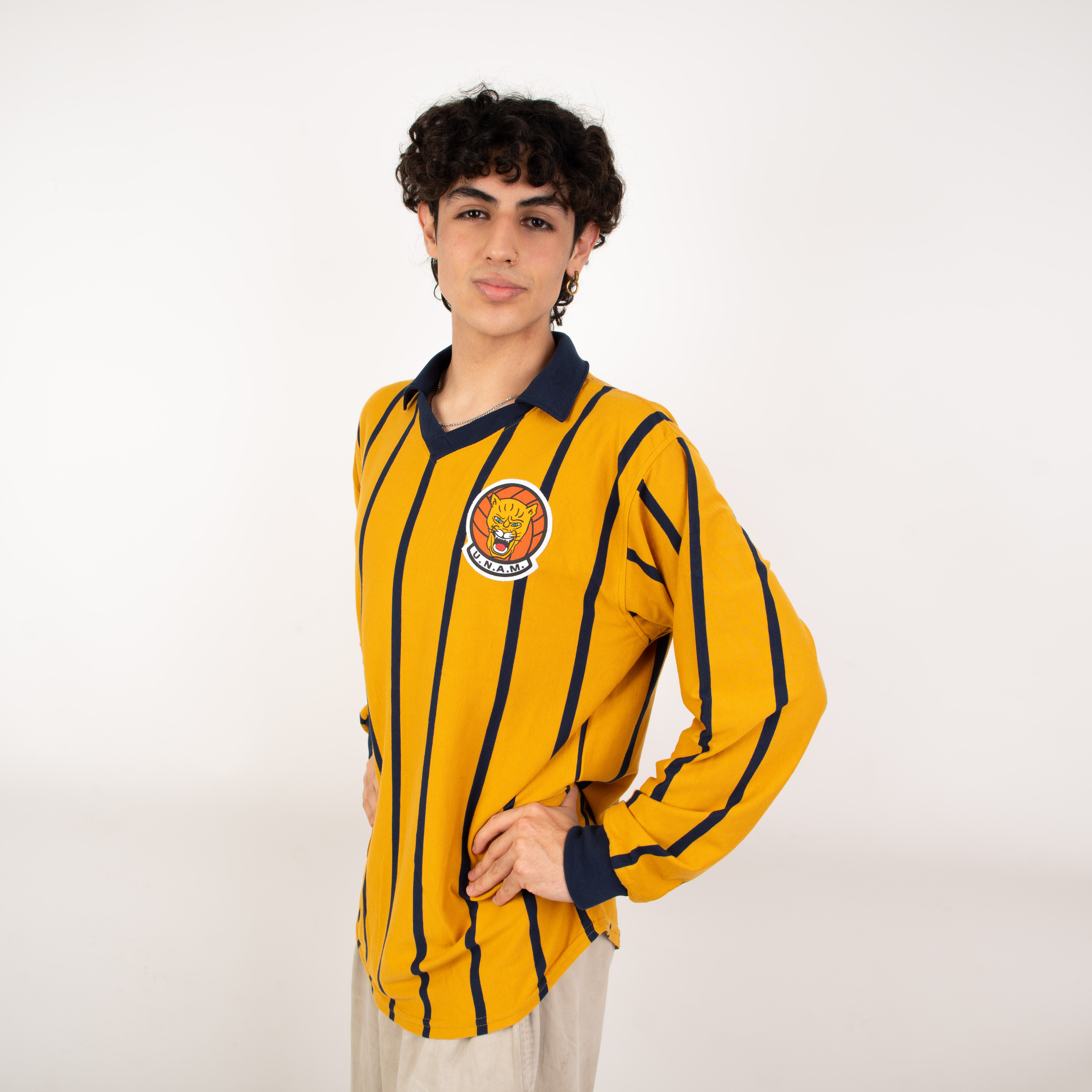 Foto 5 pulgar | Jersey Retro Pumas 1962 – Diseño Oro Y Azul