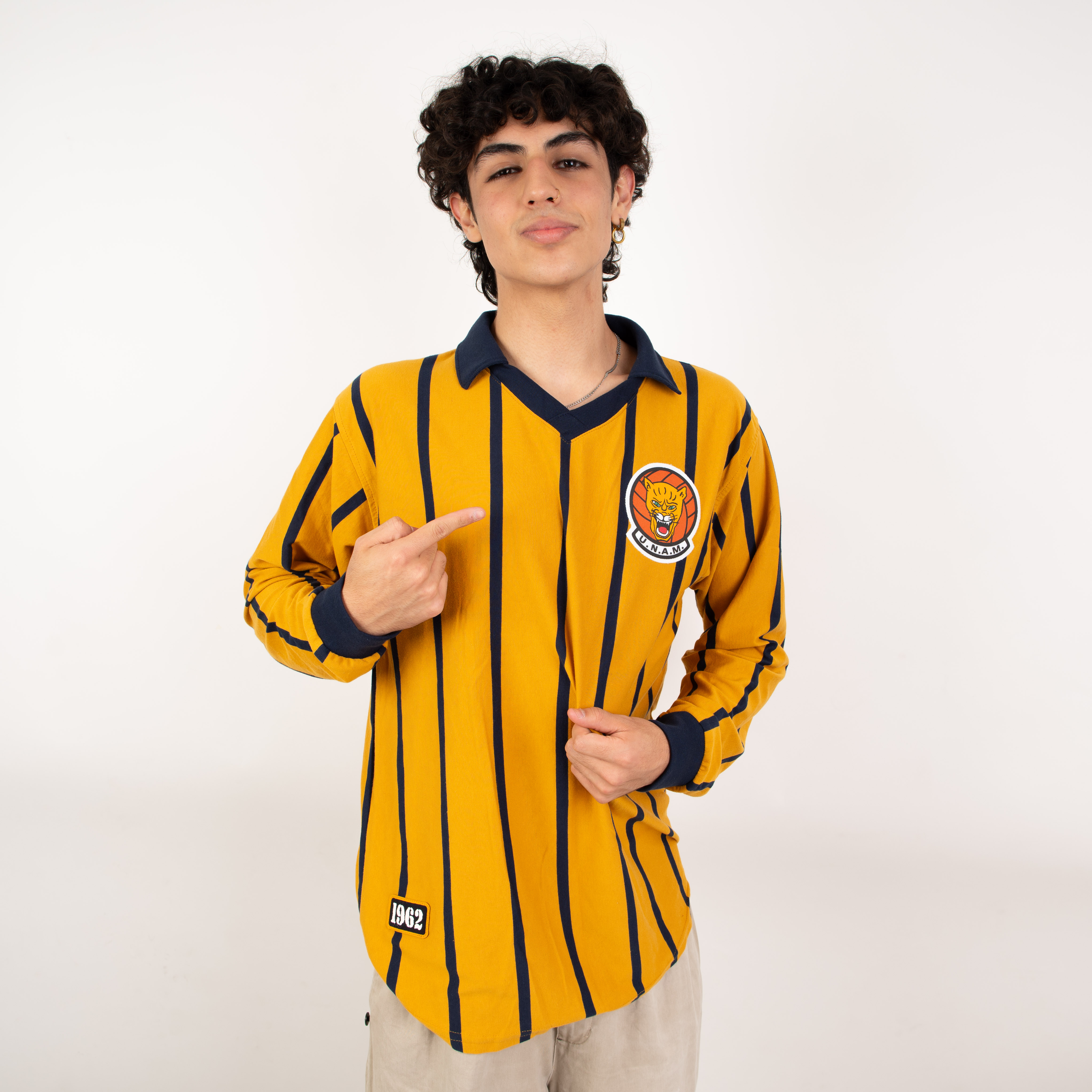 Foto 6 pulgar | Jersey Retro Pumas 1962 – Diseño Oro Y Azul