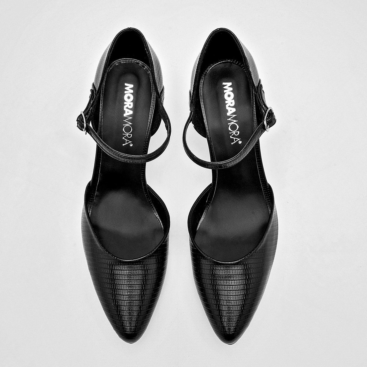 Foto 4 pulgar | Moramora Zapatilla Para Mujer Negro