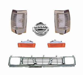 Foto 1 | Parrilla Nissan D21 Cromada Con Cuartos Y Logo