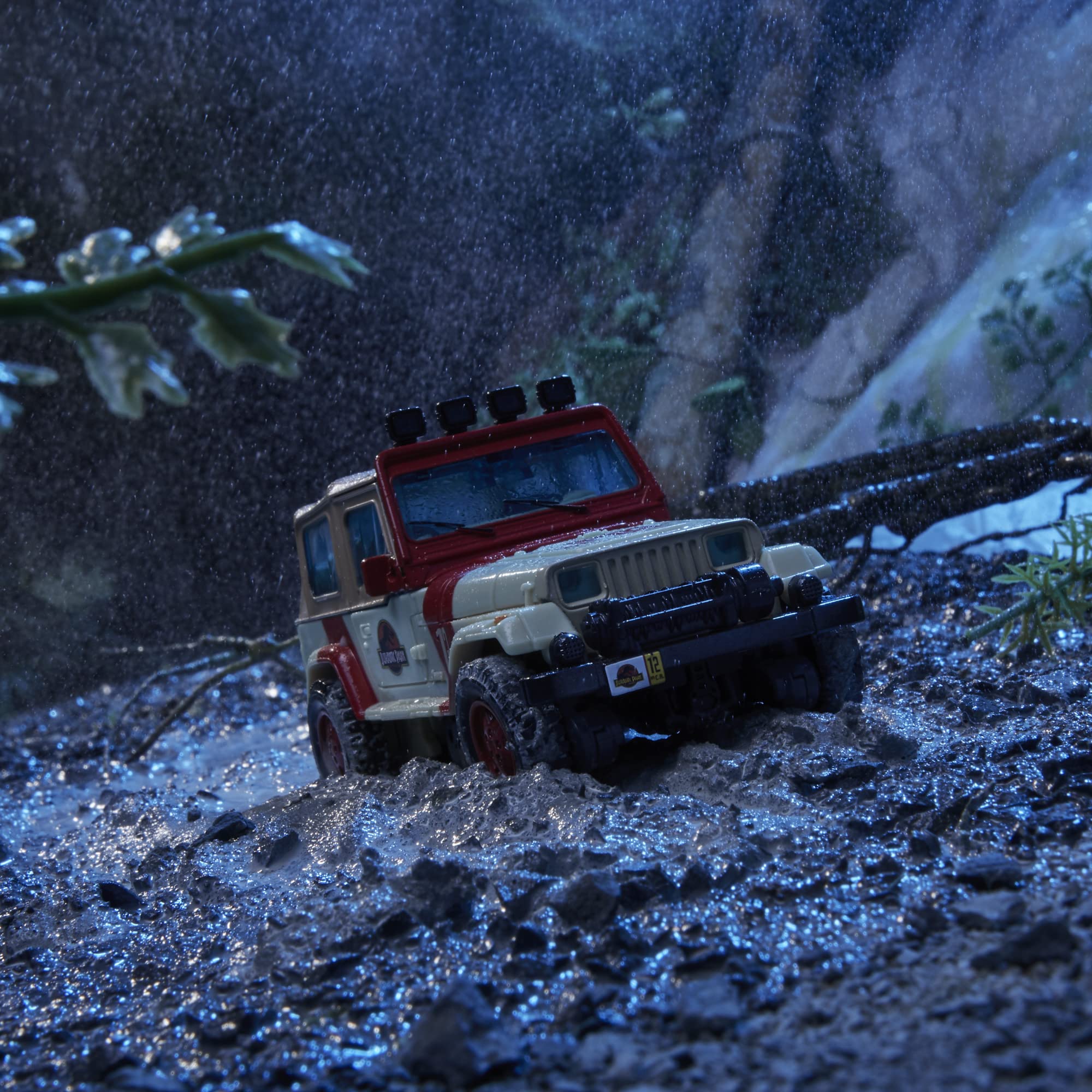 Foto 4 pulgar | Figuras de Acción Transformers Collaborative Jurassic Park - Venta Internacional