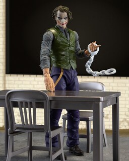 Foto 3 | Figura de Acción Mcfarlane Dc The Joker In The Cell Dark Knight - Venta Internacional