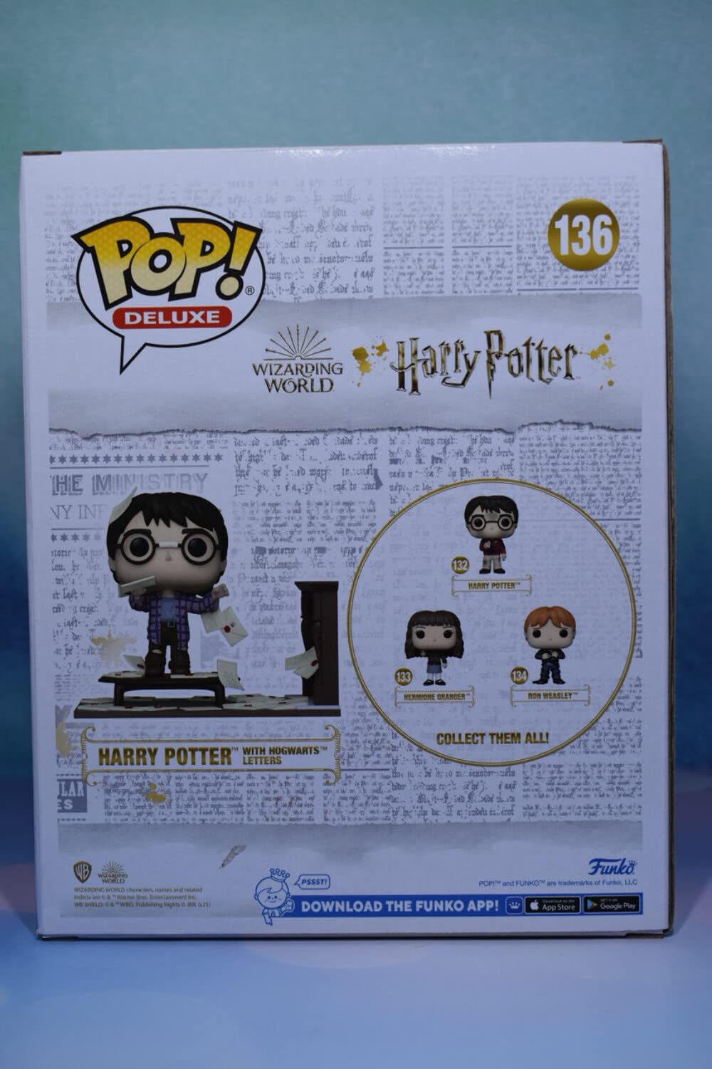 Foto 4 pulgar | Funko Harry Potter Pop Deluxe Vinilo Figura | Harry Potter Con Las Cartas De Hogwarts - Venta Internacional.