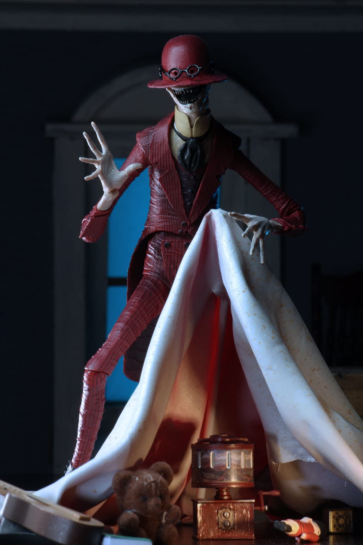 Foto 4 pulgar | Figura De Acción Neca The Conjuring Universe Crooked Man 18cm - Venta Internacional.