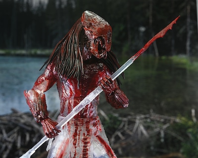 Foto 3 | Figura De Acción Neca Prey Ultimate Predator «bear Blood» A Escala 1:7 - Venta Internacional.