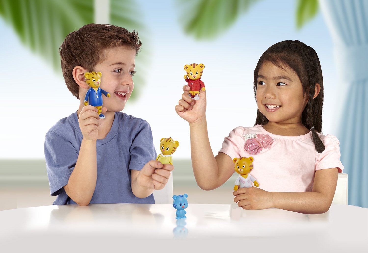 Foto 4 | Set De Figuras Daniel Tiger's Neighborhood Family, Paquete De 5 - Venta Internacional.
