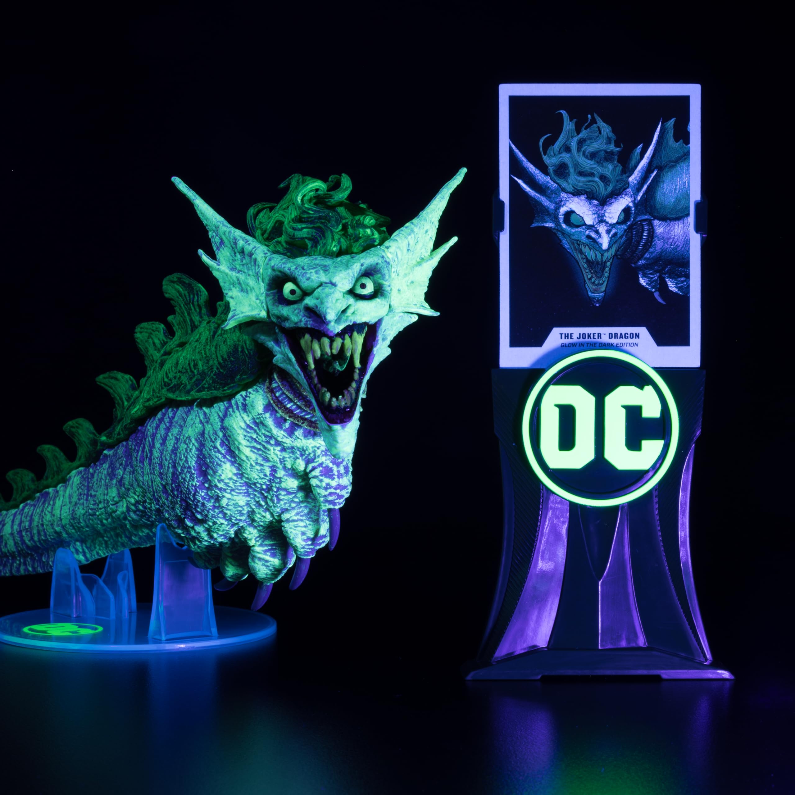 Vehículo Mcfarlane Toys Dc Multiverse The Joker Dragon, 18 Cm - Venta Internacional.