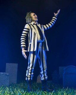 Foto 3 | Figura De Acción Neca Beetlejuice, Traje Blanco Y Negro De 7 Pulgadas - Venta Internacional.