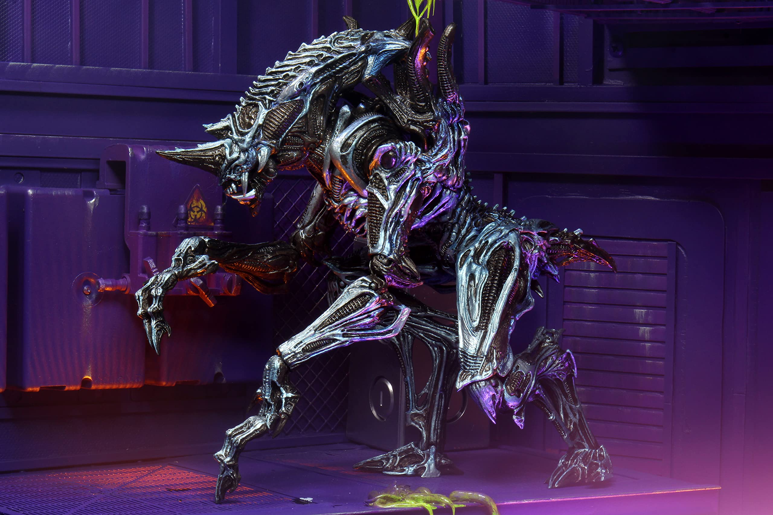 Foto 8 pulgar | Figura de Acción Neca Aliens Kenner Tribute Ult Rhino Alien V7 - Venta Internacional