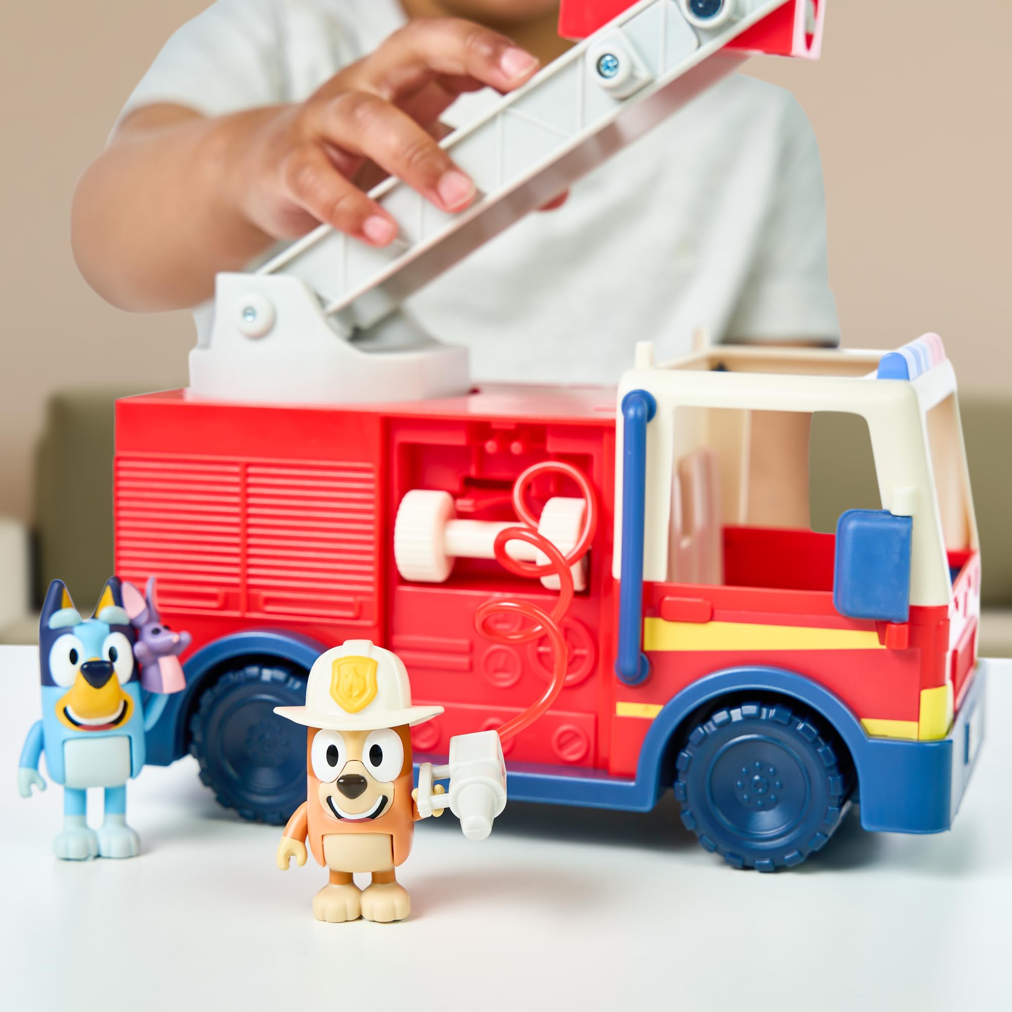 Foto 3 pulgar | Camión De Bomberos Bluey Firetruck Con Firefighter Bingo Y Bob Bilby - Venta Internacional.