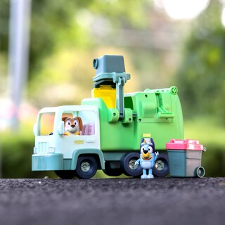 Foto 6 | Juguete Bluey Para Camión De Basura Con 2,5 Figuras De Bluey Y Bin Man - Venta Internacional.