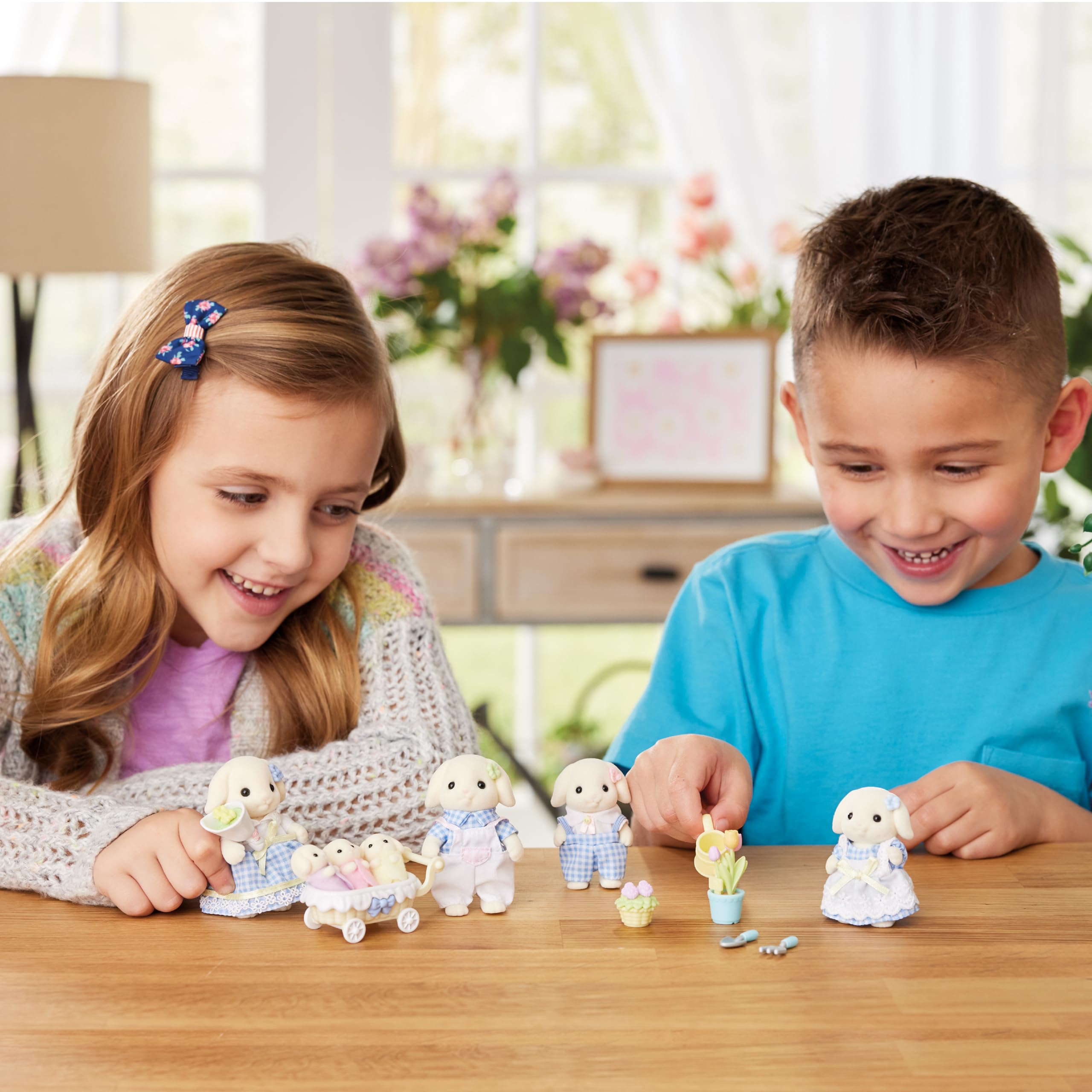Foto 5 pulgar | Set De Jardinería Calico Critters Blossom Con Flora Rabbit Siblings - Venta Internacional.