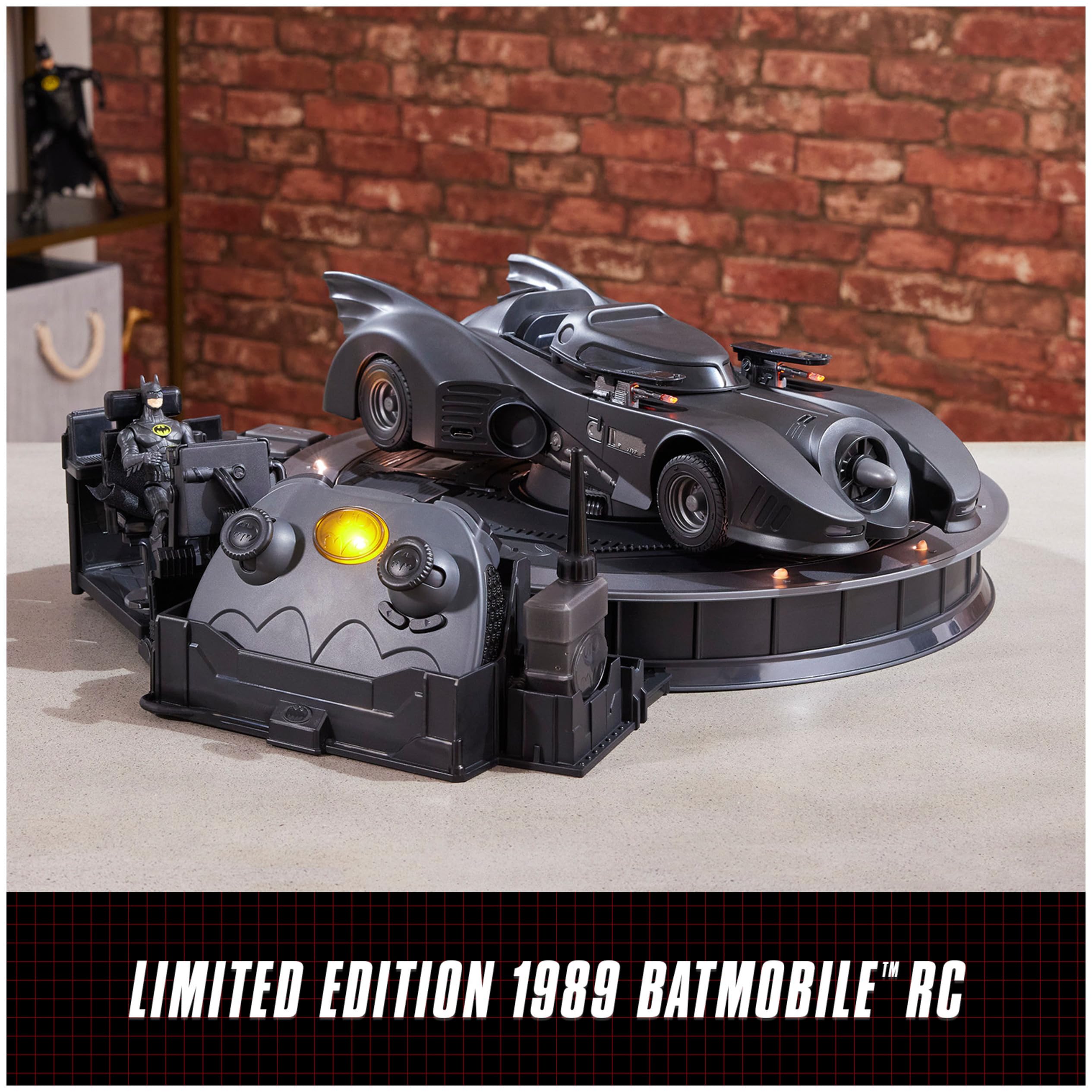 Foto 2 | Batmóvil Rc Car Dc Comics 1989 con Figura de Batman  - Venta Internacional