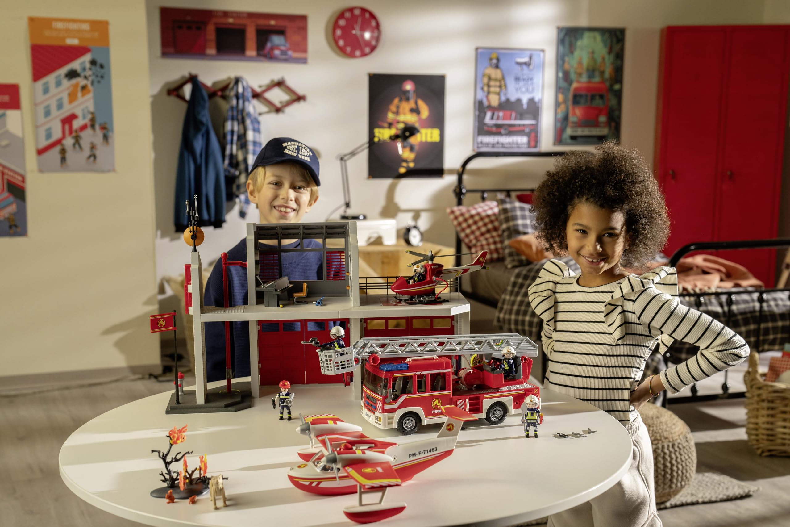 Foto 3 | Camión De Bomberos Playmobil Con Accesorios Y 2 Figuras - Venta Internacional.