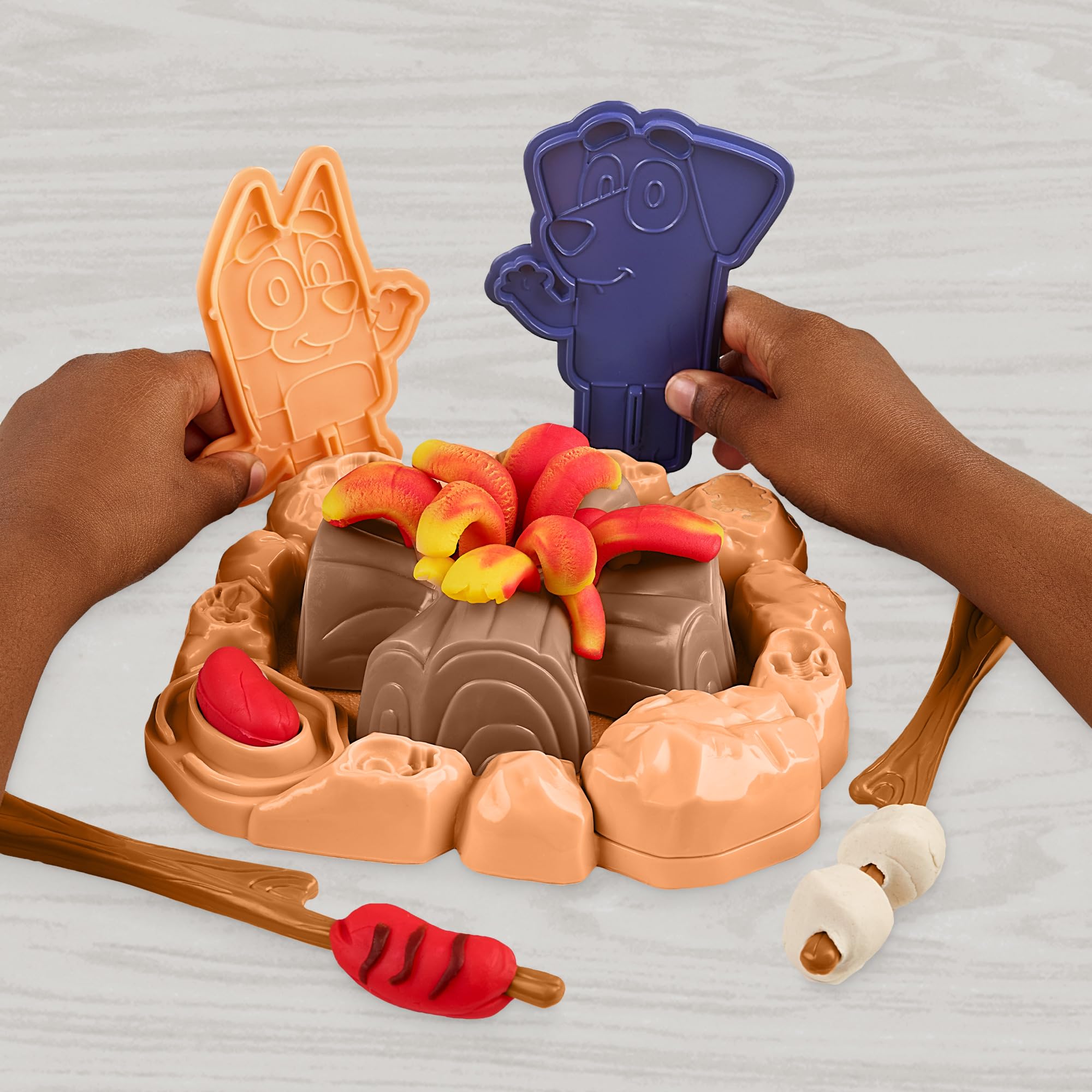 Foto 7 | Set De Juego Play-doh Bluey Goes Para Acampar Con Herramientas Para Fogatas Durante Más De 3 Años - Venta Internaciona
