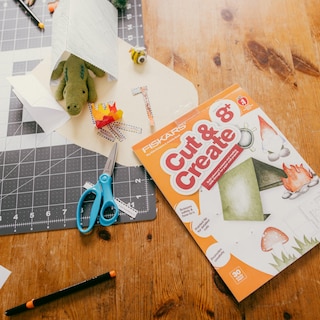 Foto 5 | Libro De Actividades Fiskars Cut & Create Con 6 Tijeras Para Niños Grandes - Venta Internacional.