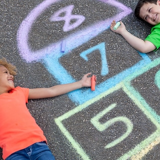 Foto 5 | Sidewalk Chalk Crayola Ultimate, Paquete De 64 Unidades, Lavable Para Niños - Venta Internacional.