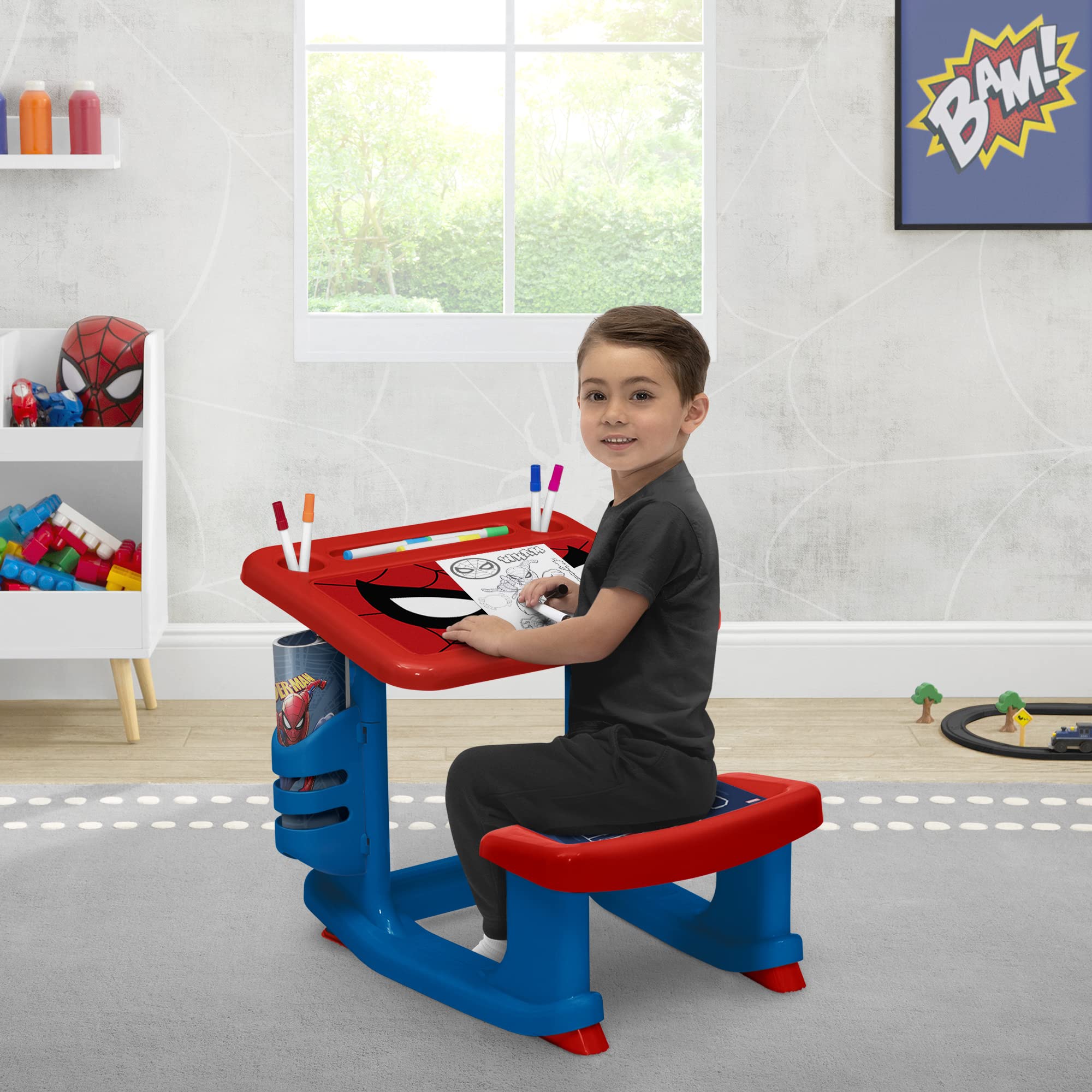Foto 3 pulgar | Escritorio Delta Children Spider-man Para Dibujar Y Jugar Con 10 Rotuladores - Venta Internacional.