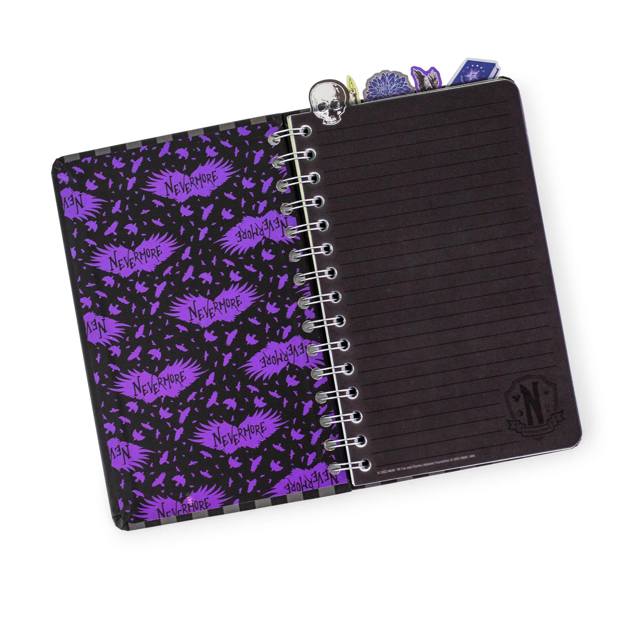 Foto 3 pulgar | Cuaderno Espiral Plateado Buffalo Addams Family Wednesday De 5 Pestañas - Venta Internacional.