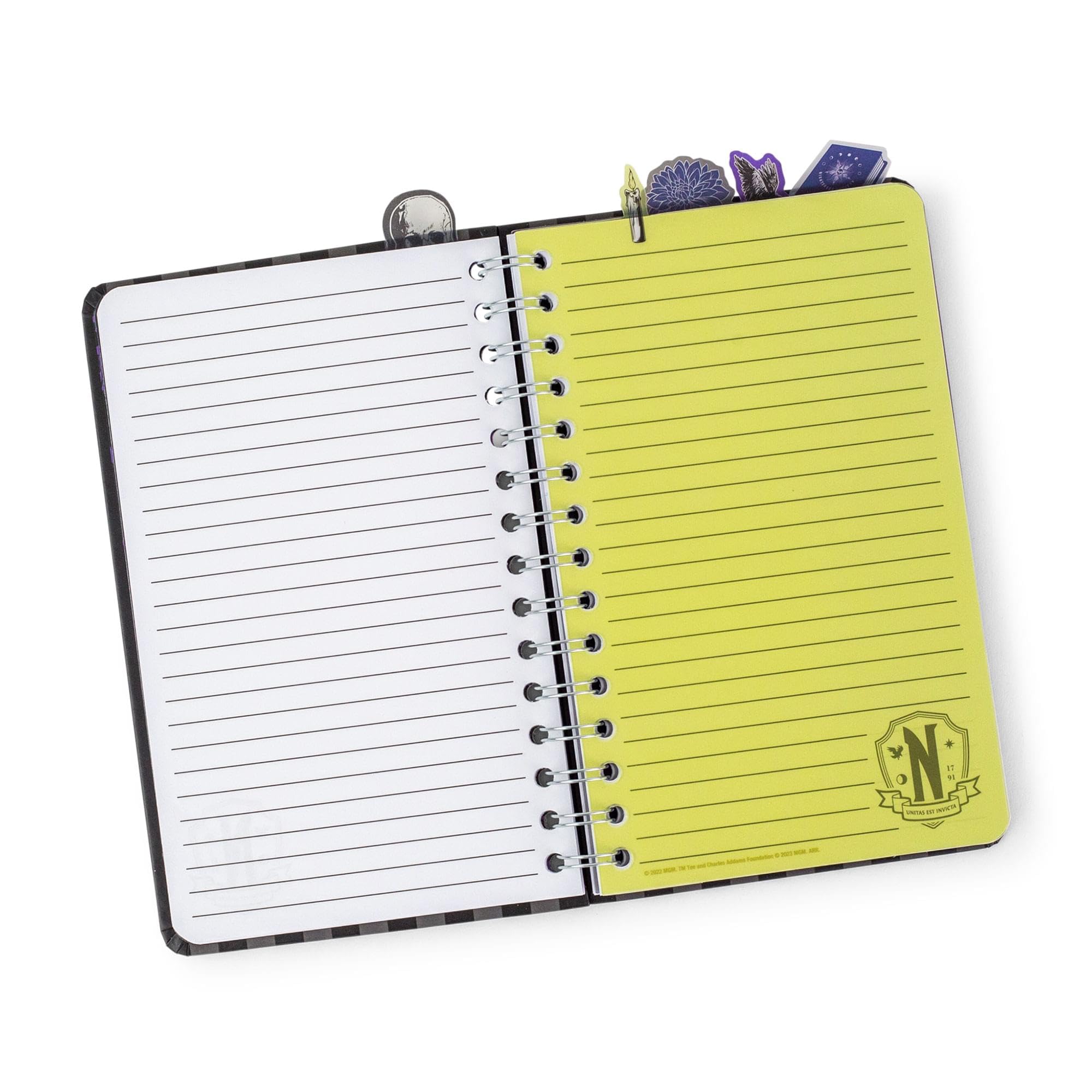 Foto 4 pulgar | Cuaderno Espiral Plateado Buffalo Addams Family Wednesday De 5 Pestañas - Venta Internacional.