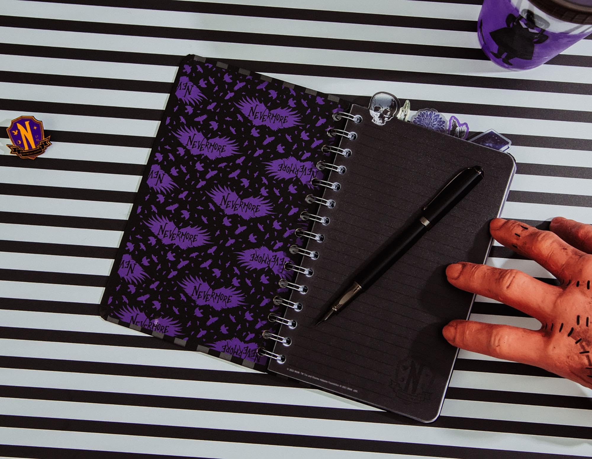Foto 7 pulgar | Cuaderno Espiral Plateado Buffalo Addams Family Wednesday De 5 Pestañas - Venta Internacional.