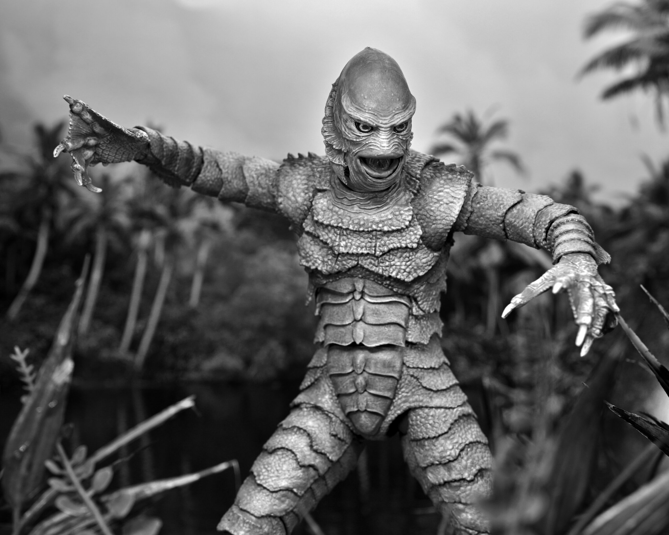 Foto 6 pulgar | Figura Neca Universal Monsters The Creature From The Black Lagoon Blanco y Negro