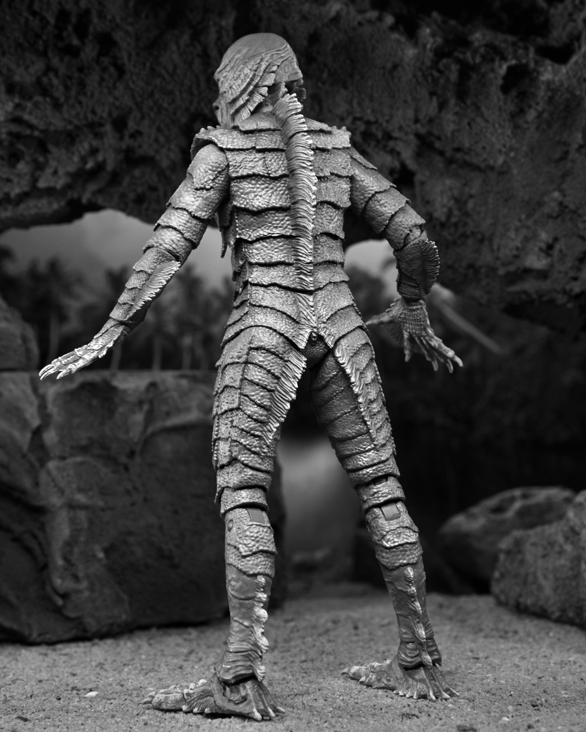 Foto 8 pulgar | Figura Neca Universal Monsters The Creature From The Black Lagoon Blanco y Negro