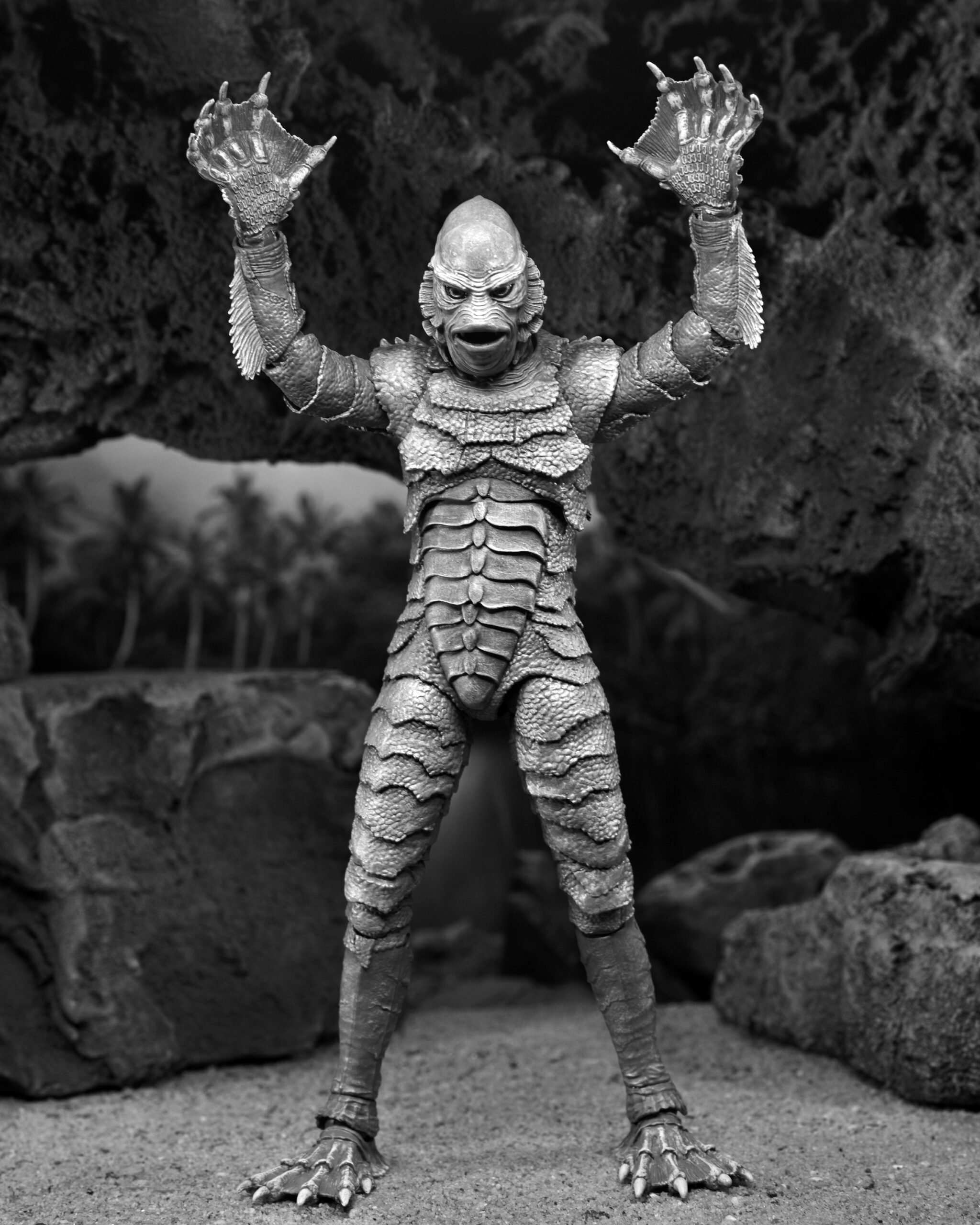 Foto 9 pulgar | Figura Neca Universal Monsters The Creature From The Black Lagoon Blanco y Negro