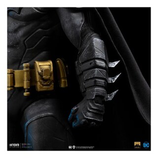 Foto 7 | Figura Iron Studios de Batman-Venta Internacional