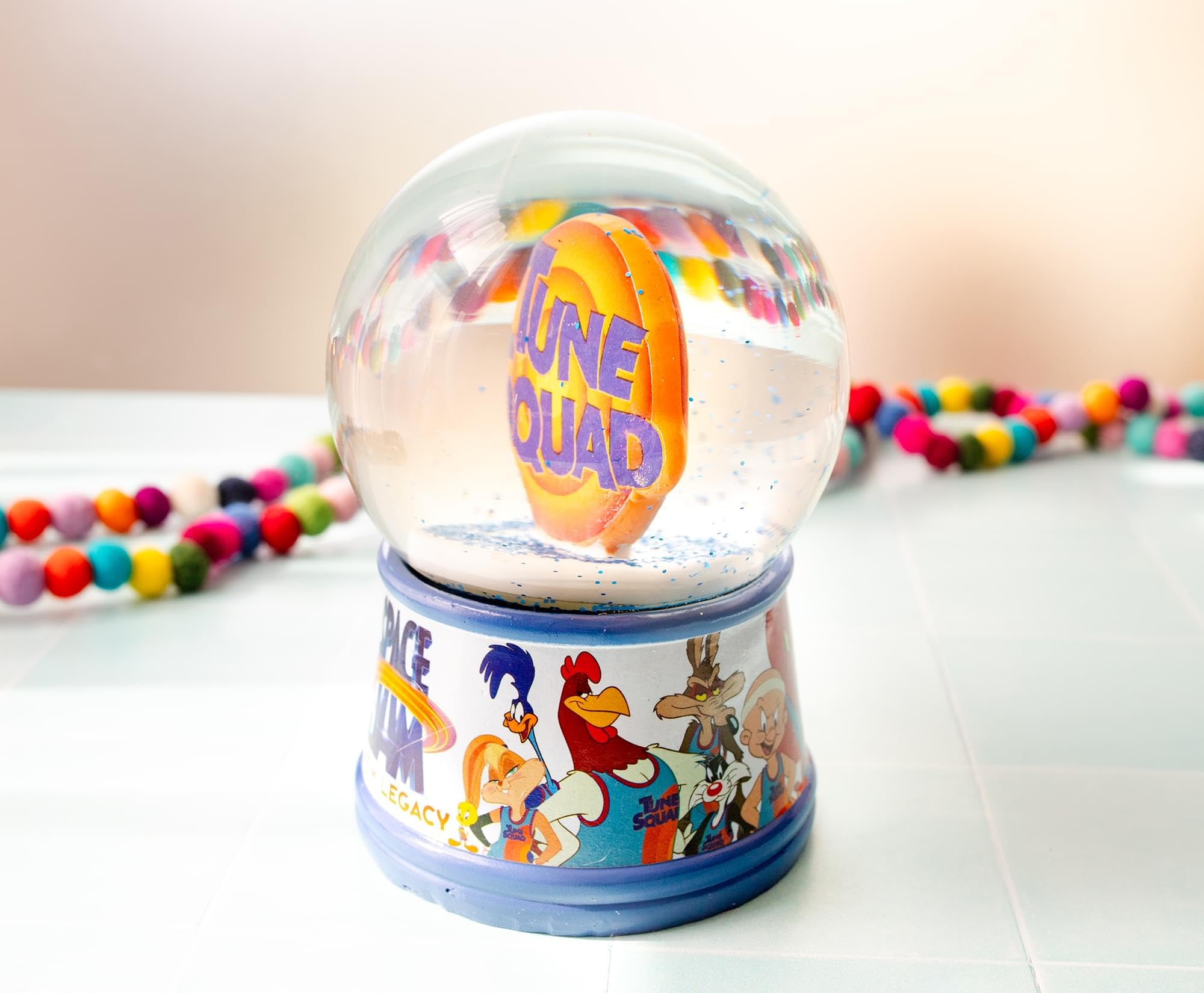 Foto 7 pulgar | Snow Globe Silver Buffalo Space Jam: A New Legacy Tune Squad - Venta Internacional.
