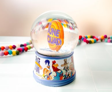 Foto 6 | Snow Globe Silver Buffalo Space Jam: A New Legacy Tune Squad - Venta Internacional.