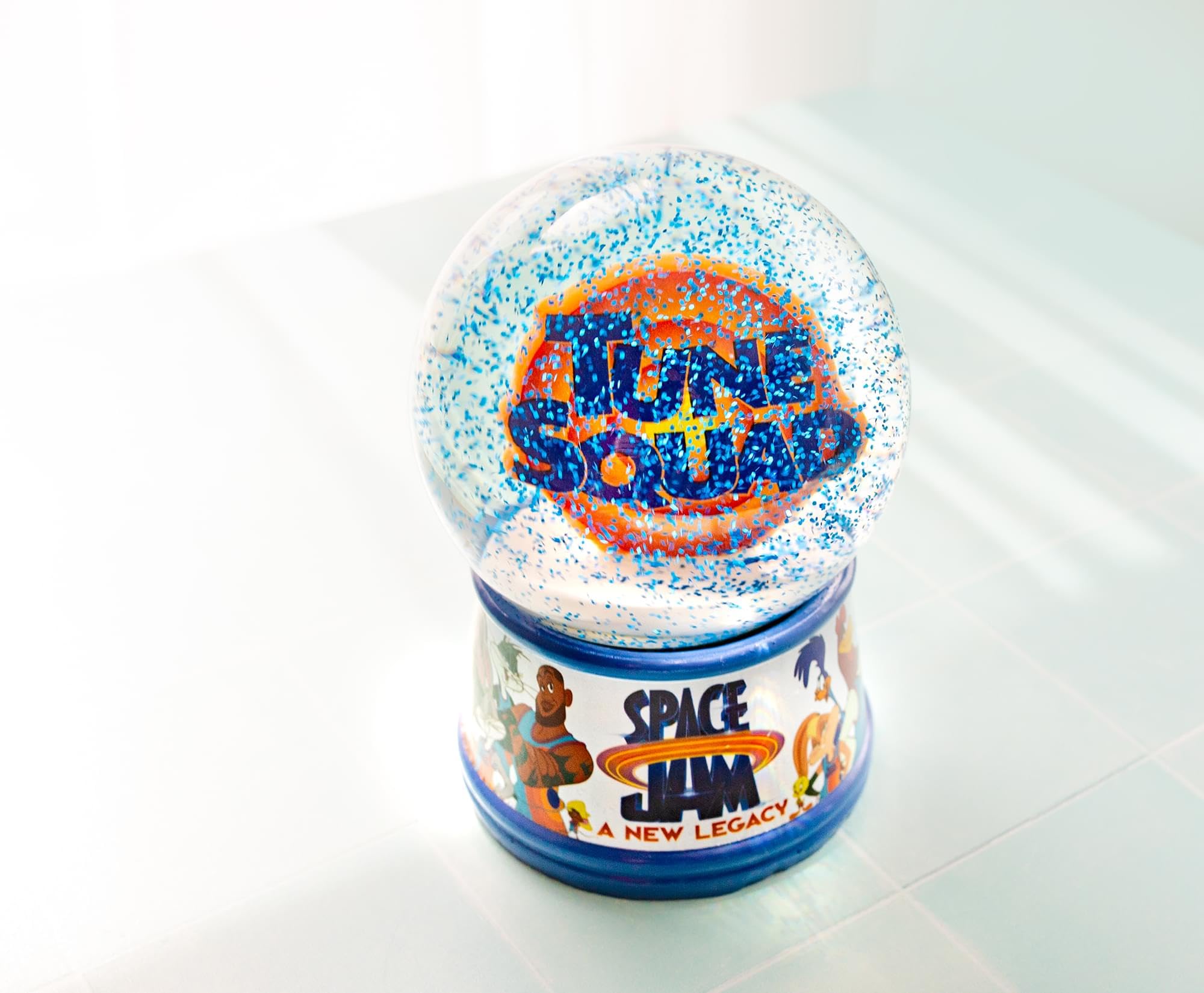 Foto 7 | Snow Globe Silver Buffalo Space Jam: A New Legacy Tune Squad - Venta Internacional.