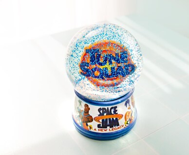 Foto 7 | Snow Globe Silver Buffalo Space Jam: A New Legacy Tune Squad - Venta Internacional.