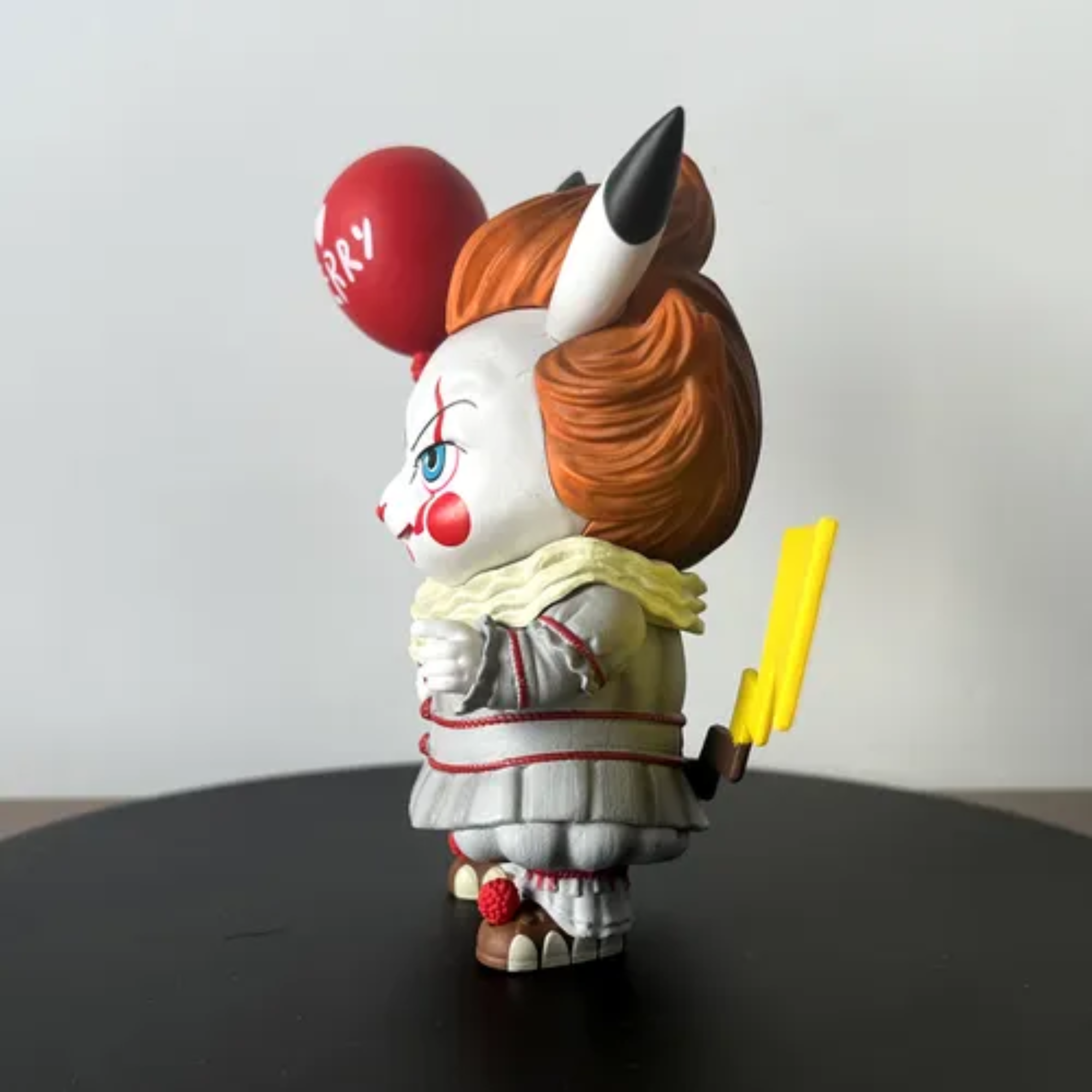 Foto 5 pulgar | Figura Pikachu Pennywise Payaso It Eso Anime Colección