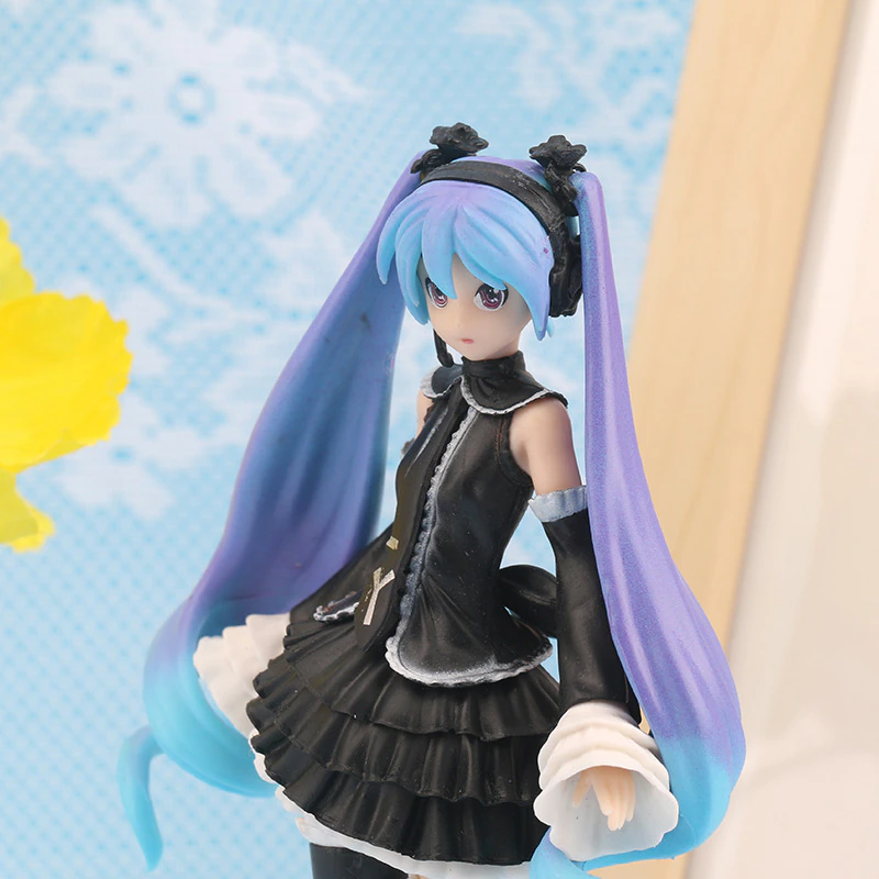 Foto 3 pulgar | Figura Sakura Hatsune Miku color Negro 14.5 cm