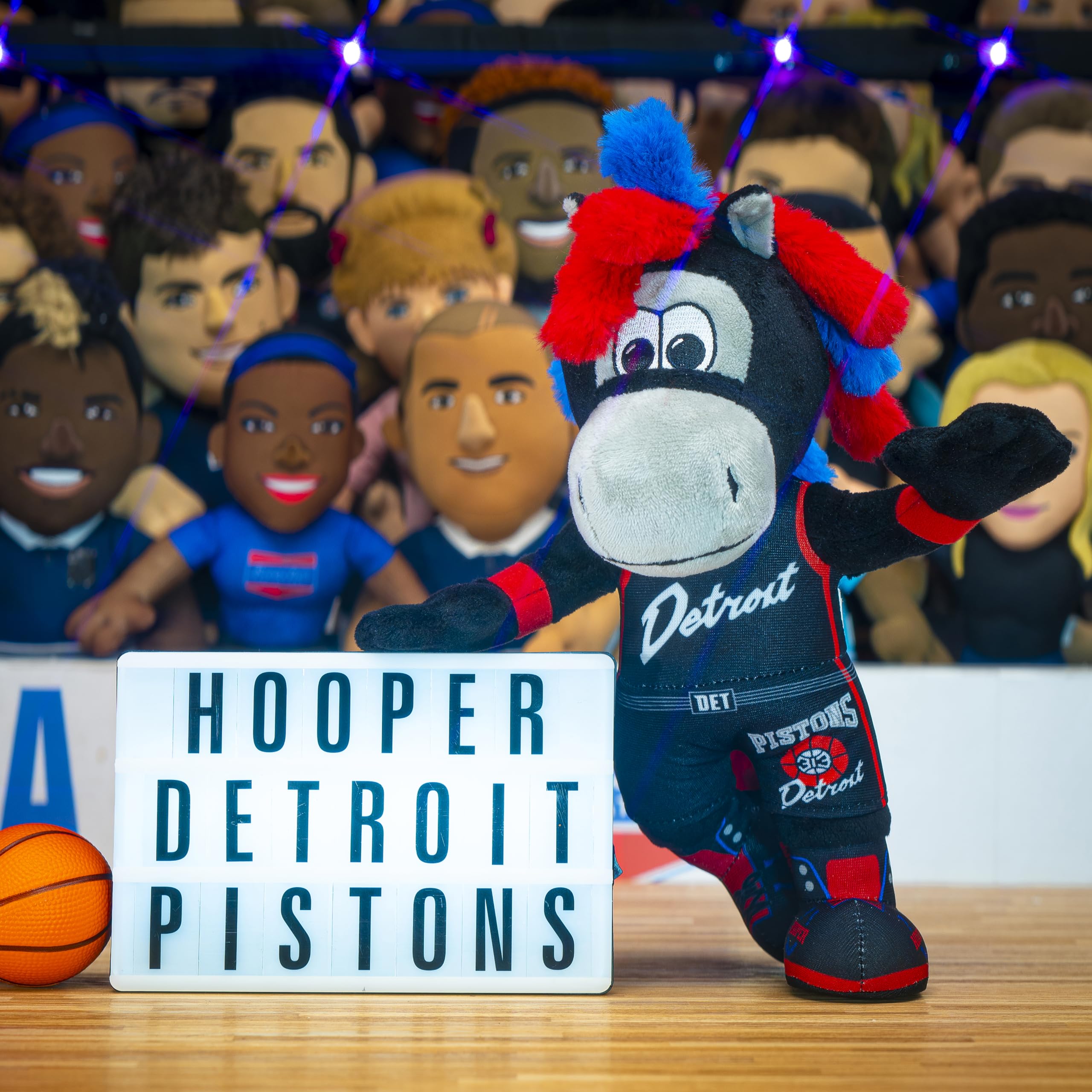 Foto 3 pulgar | Figura De Peluche Bleacher Creatures Detroit Pistons Hooper 10 Nba - Venta Internacional.