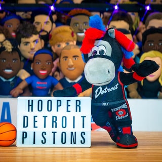 Foto 2 | Figura De Peluche Bleacher Creatures Detroit Pistons Hooper 10 Nba - Venta Internacional.