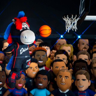 Foto 6 | Figura De Peluche Bleacher Creatures Detroit Pistons Hooper 10 Nba - Venta Internacional.