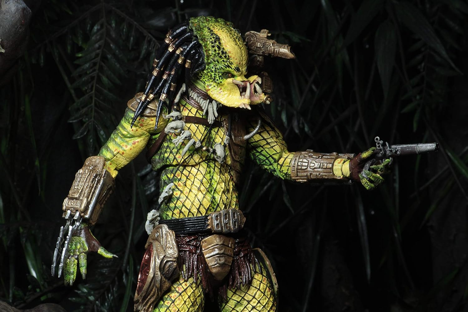 Foto 7 pulgar | Neca Elder Golden Angel Ultimate Predator