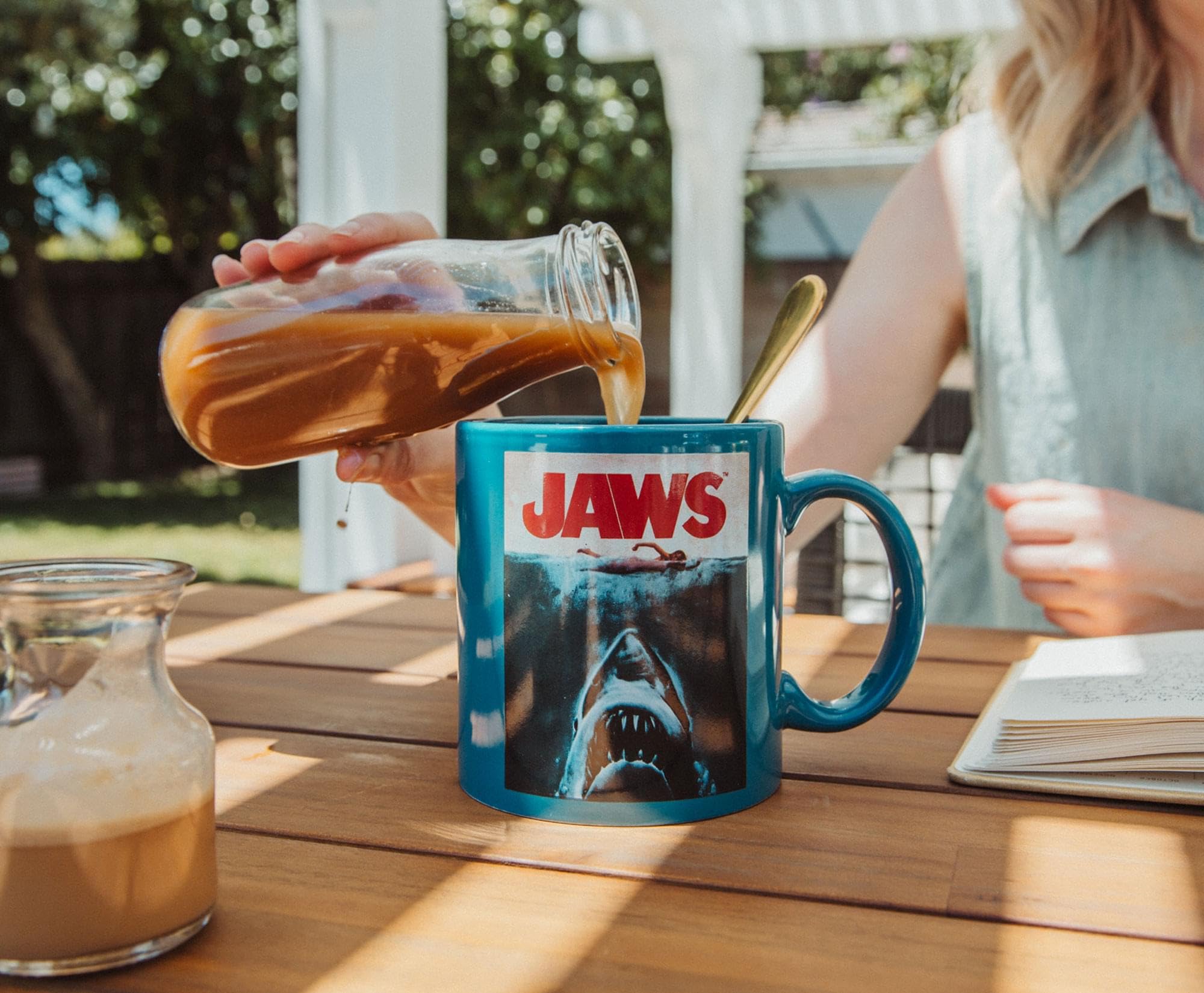 Foto 5 | Taza De Café Silver Buffalo Jaws Amity Island Poblation 590 Ml - Venta Internacional.