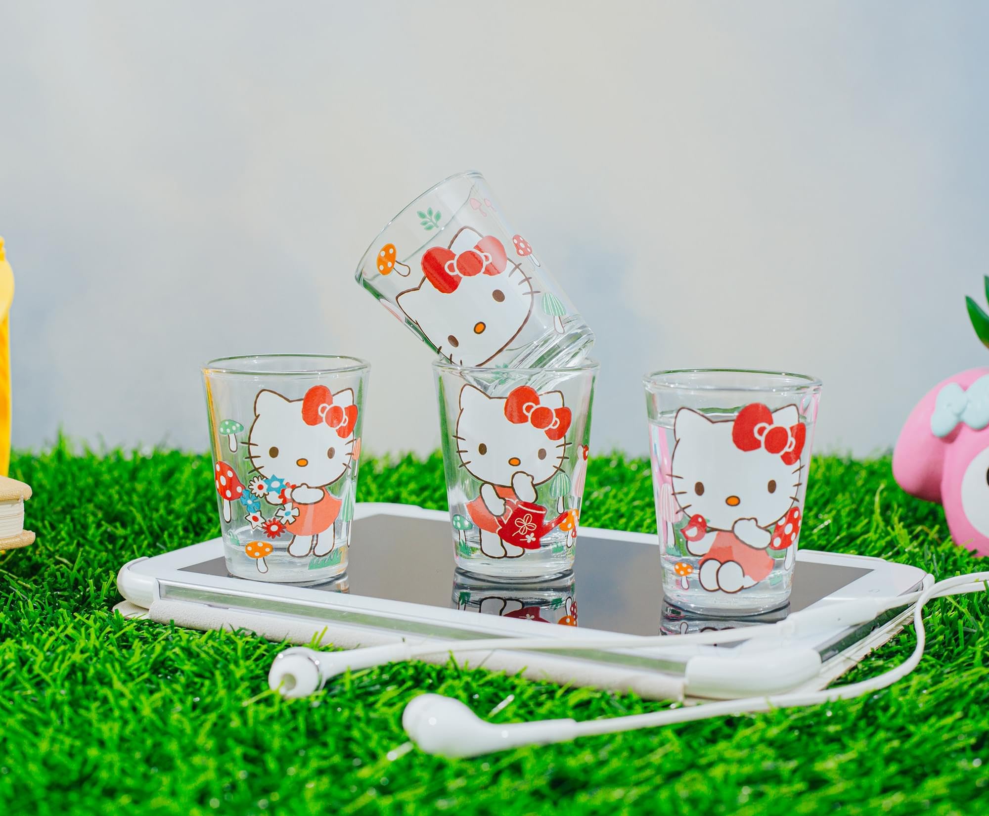 Foto 4 pulgar | Minigafas De Chupito Buffalo Sanrio Hello Kitty X4, Color Plateado - Venta Internacional.