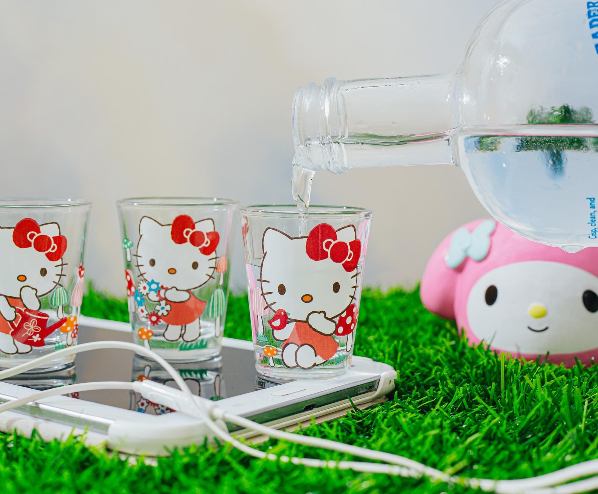 Foto 5 pulgar | Minigafas De Chupito Buffalo Sanrio Hello Kitty X4, Color Plateado - Venta Internacional.