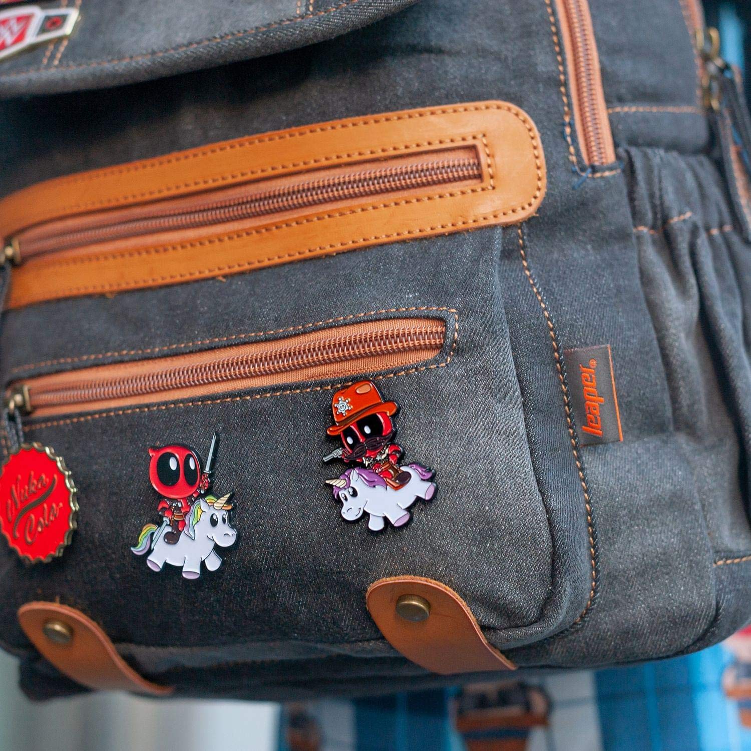 Foto 3 | Pin De Coleccionista Marvel Deadpool Sheriff Riding Unicorn - Venta Internacional.