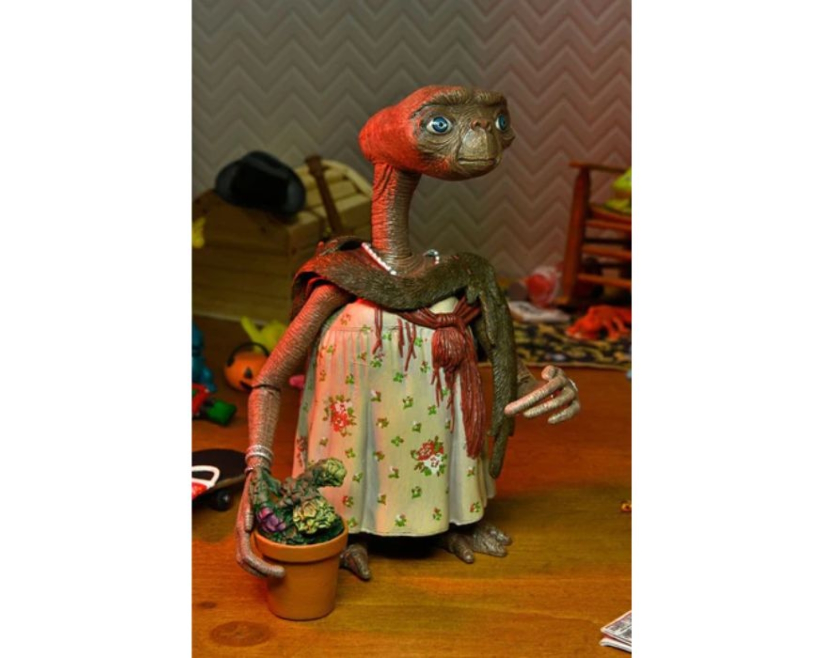 Foto 4 pulgar | Figura Neca Ultimate Dressed Up E.t.