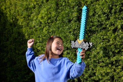 Foto 2 | Espada Y Pico Toy Mattel Minecraft 2 En 1 Con Botón - Venta Internacional.