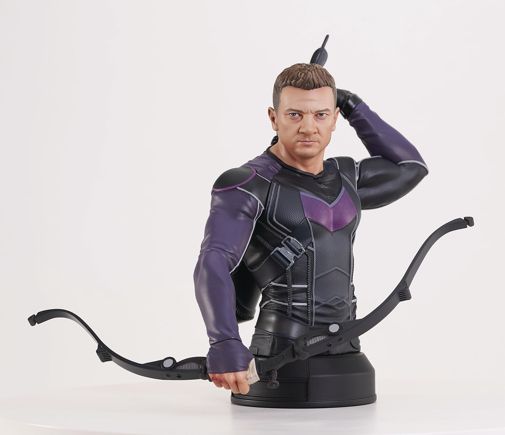Foto 2 pulgar | Juguetes Bust Marvel Disney+ Hawkeye A Escala 1:6 Diamond Select - Venta Internacional.